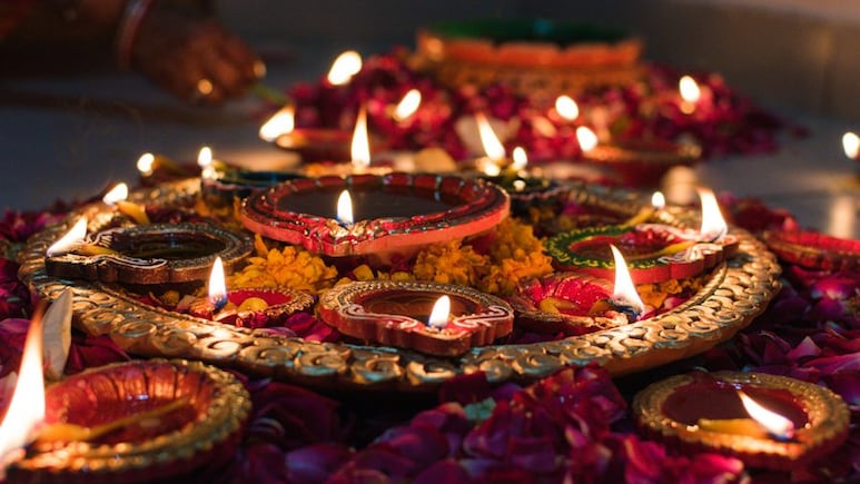 What Is The Difference Between Choti Diwali And Diwali: Dates And Rituals