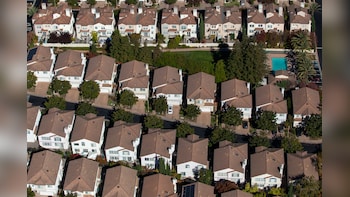 US Affordability Crisis Deepens: 30-Year Mortgage Rate Nears Three-Year High At 7.49%