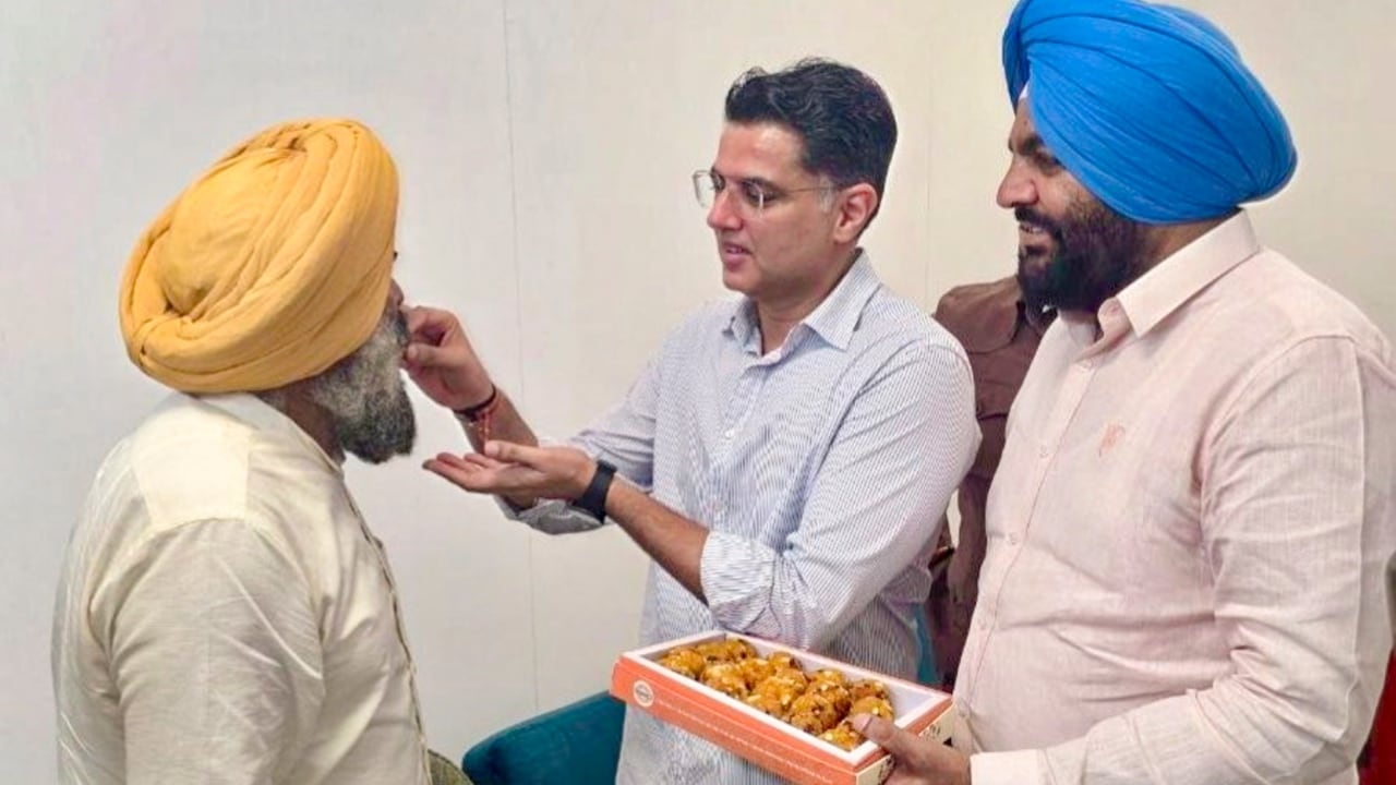 पंजाब कांग्रेस के नए प्रमुख परगट सिंह के सामने सबसे बड़ी चुनौती गुटों में बंटी कांग्रेस को एक करने की है. पंजाब कांग्रेस के नए प्रमुख परगट सिंह के सामने सबसे बड़ी चुनौती गुटों में बंटी कांग्रेस को एक करने की है.