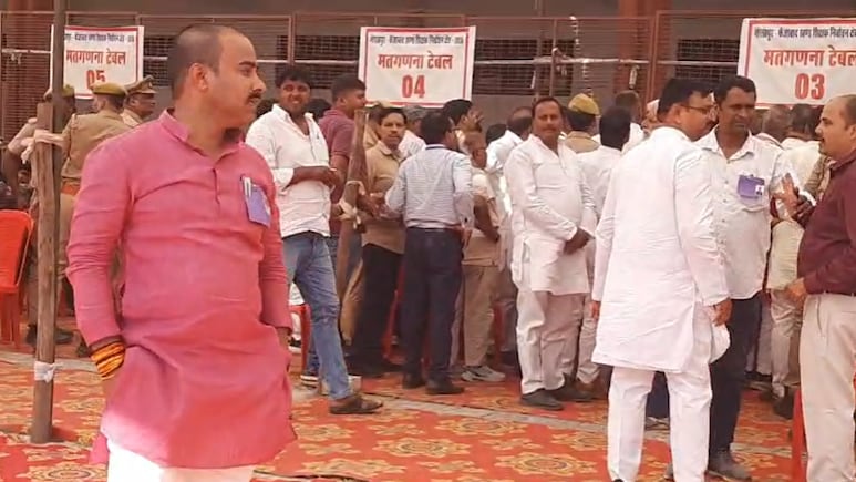 गोरखपुर MLC चुनाव काउंटिंग के दौरान हंगामा, टूटी थी बैलेट बॉक्स की सील, कैसे होगी वोटों की गिनती?