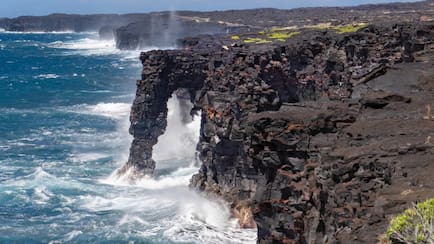 Hawaii's 550-Year-Old Sea Arch Formed By Lava Has Collapsed Into Pacific Ocean