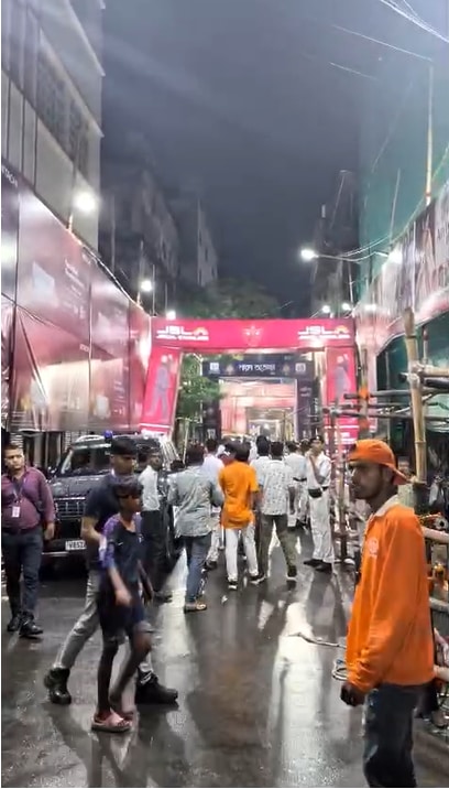 The narrow lane leading to the Chorebagan Durga Puja pandal. The narrow lane leading to the Chorebagan Durga Puja pandal.