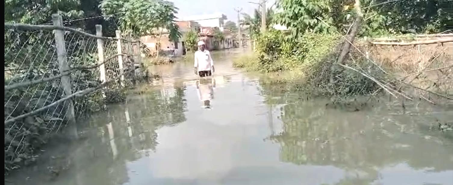 Bihar flood 2026: मुजफ्फरपुर के भी कुछ रिहायशी इलाकों में बाढ़ का पानी घुस गया है. 