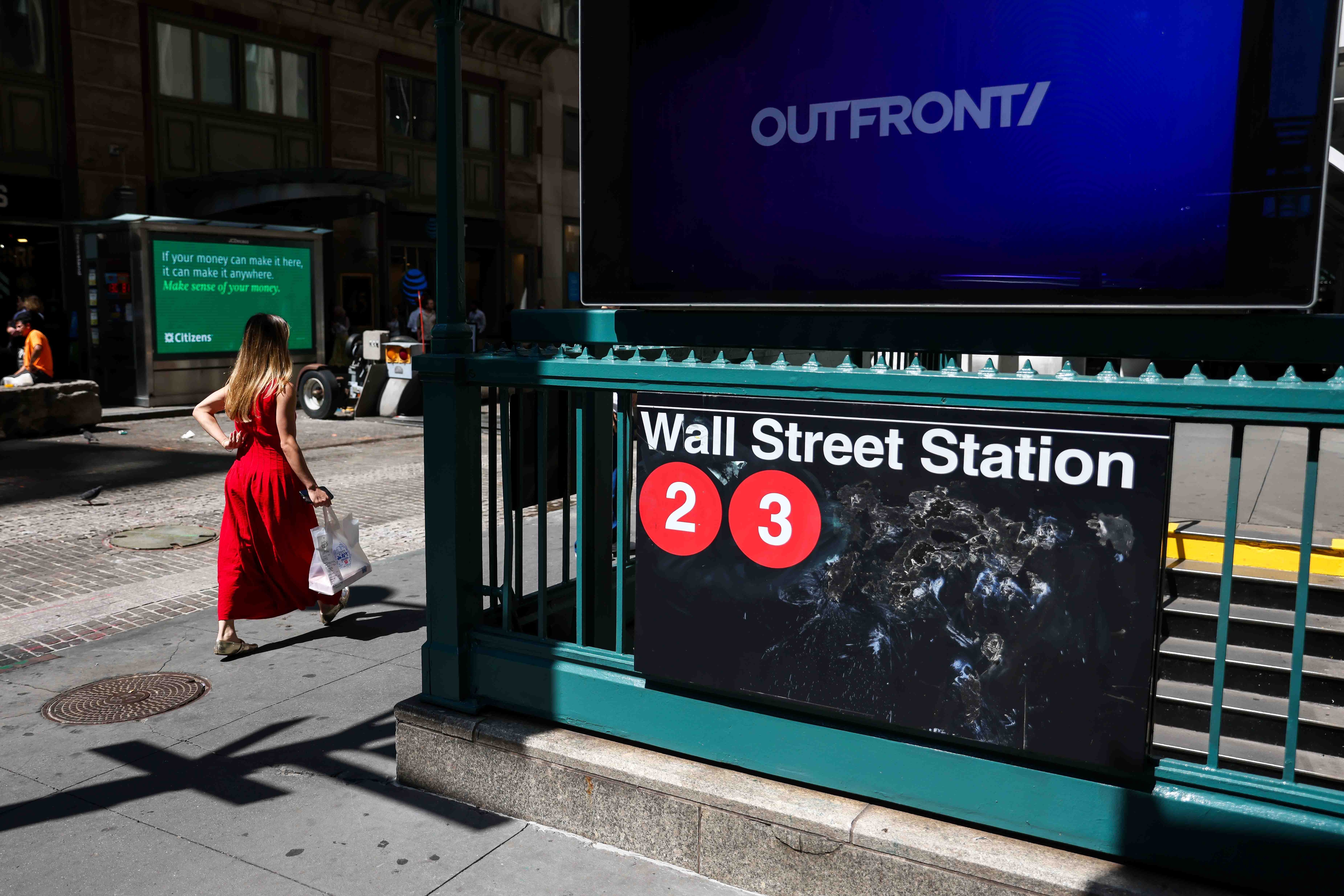 Wall Street's Rate Shock Spreads Beneath AI-Fueled Market Rally