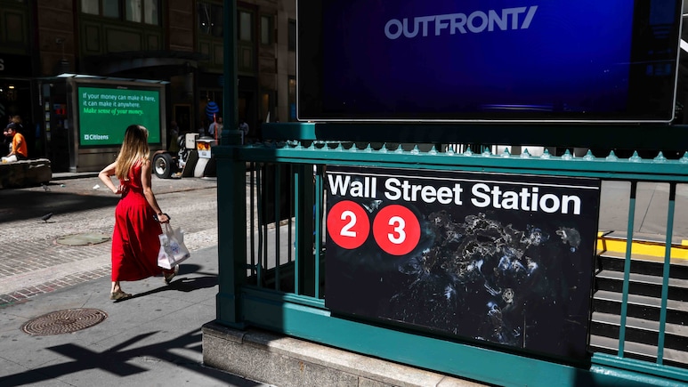 Wall Street's Rate Shock Spreads Beneath AI-Fueled Market Rally