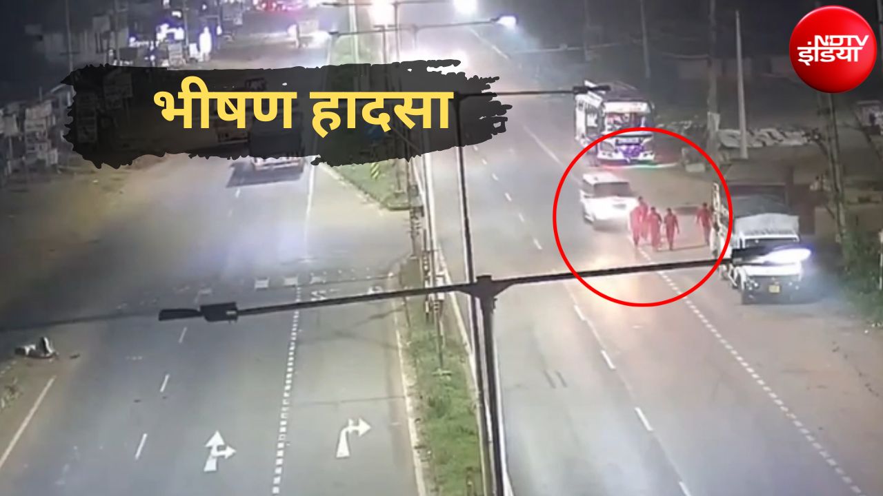 Video: आंध्र प्रदेश के काकीनाडा में भीषण एक्सीडेंट, SUV की टक्कर हवा में उछले भवानी भक्त