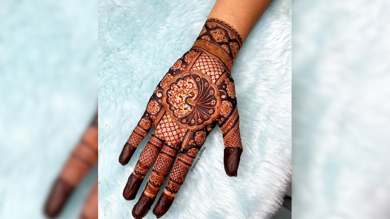 (Photo Credit- @mayuripotwekar_mehendi/Instagram)