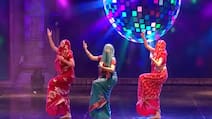 सिर पर पल्लू लेकर तीन बहुओं ने जवानी जानेमन पर किया जबरदस्त डांस, लोग बोले ऐसे संस्कारों की जय, देखें वीडियो
