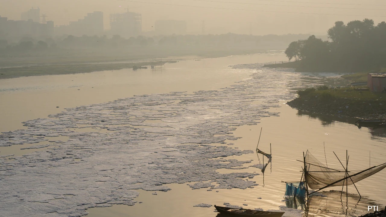 Toxic Foam Returns To Yamuna As Delhi-NCR Air Quality Slips To 'Unhealthy'