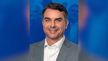 Flavio Bolsonaro Leaves Brazil After Election Loss Despite Court Order to Surrender Passports