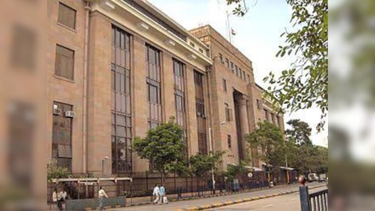 RBI Clarifies New Forex Reserve Rules: What Should Borrowers, Importers Know? Key FAQs Answered
