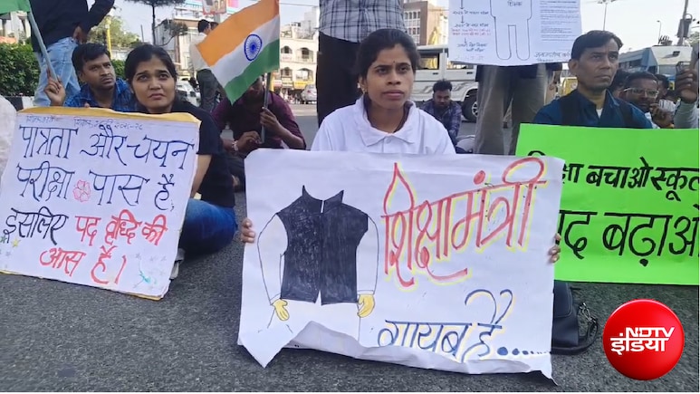 एक कचौरी दो समोसा, शिक्षा मंत्री का क्या भरोसा; भोपाल की सड़कों पर उतरे हजारों शिक्षक अभ्यर्थी, कई हिरासत में