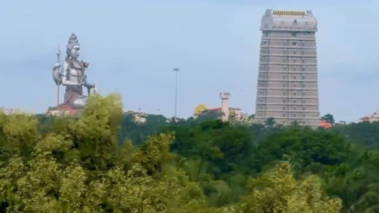 This Konkan Train Journey Comes With A Surprise View Of Murudeshwar Temple