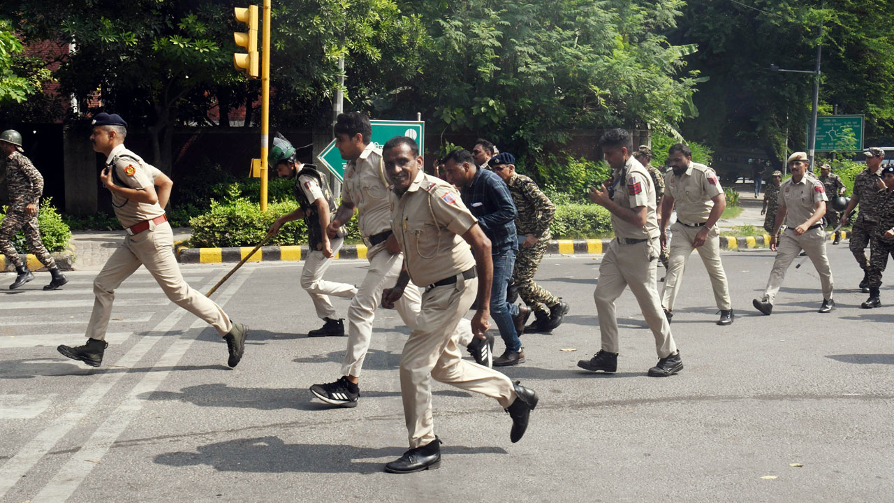 Delhi Police To File Multiple FIRs Over Alleged Assault On Personnel During CJP Protest