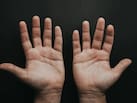 Palmistry: हथेली पर ज्यादा बारीक रेखाएं होने का क्या है मतलब? जानें हस्तरेखा शास्त्र की मान्यता