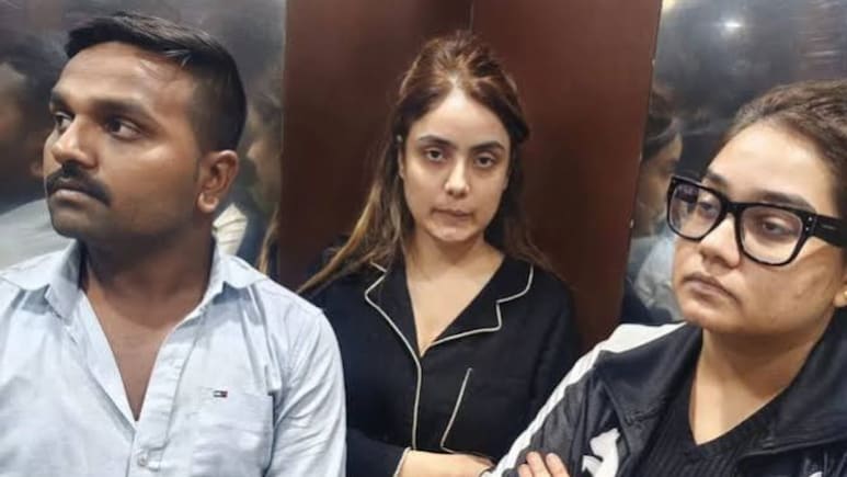 मॉडल श्रद्धा दुबे समेत तीनों आरोपियों को ट्रांजिट रिमांड पर भेजा, कोर्ट ने कौन से तीन सवाल पूछे?