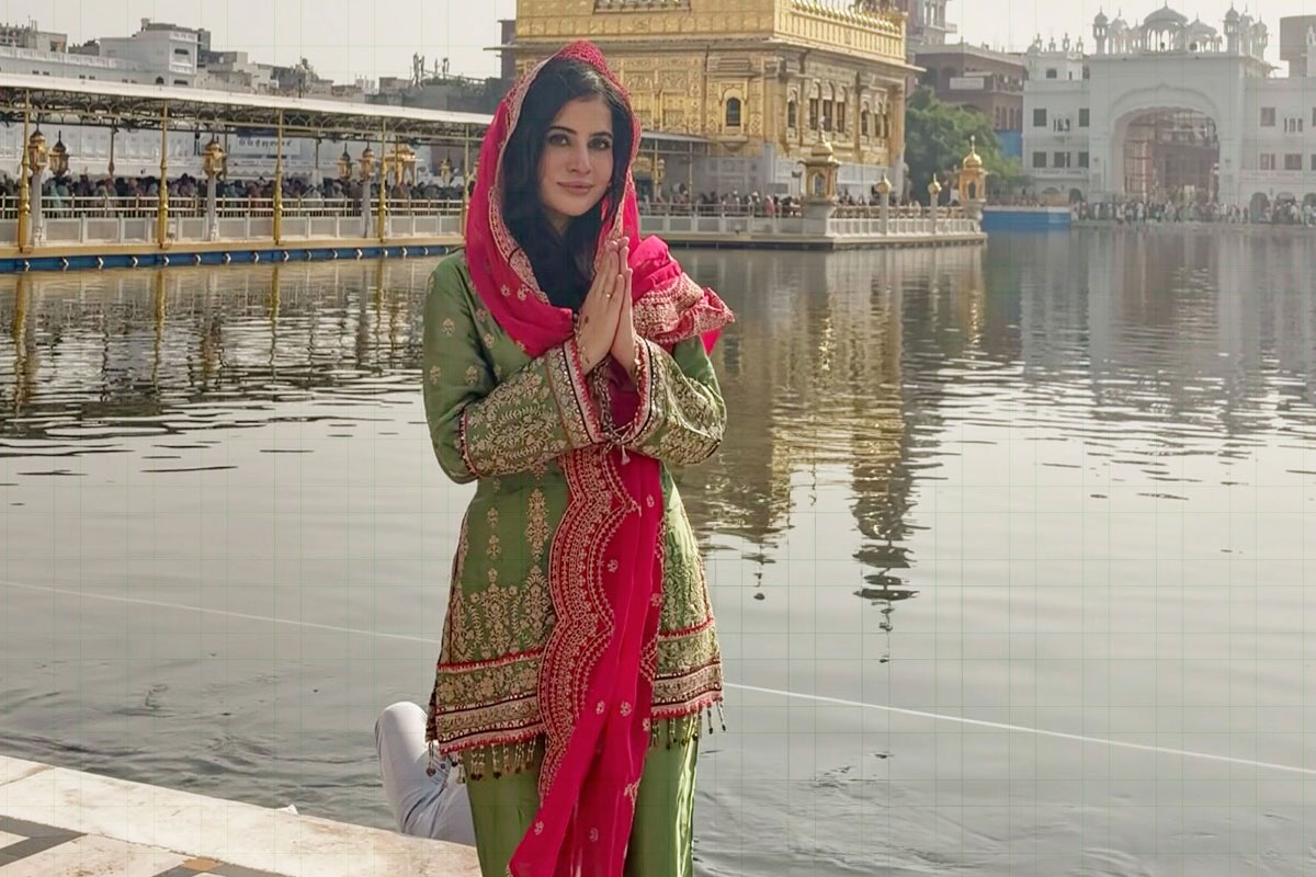 Uorfi Javed Seeks Blessings At Golden Temple On Birthday; See Pics