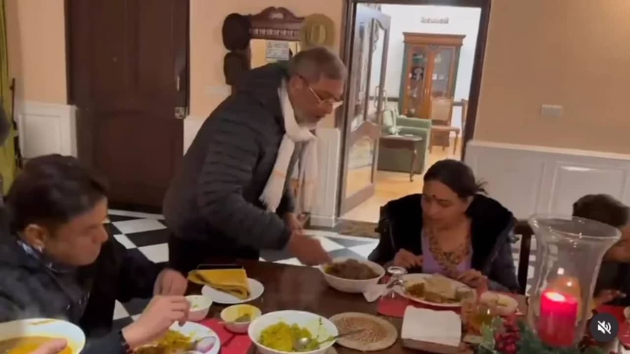 Video: Nana Patekar Used To Cook And Feed Everyone On Set Before Eating Himself, Ashwini Kalsekar Reveals