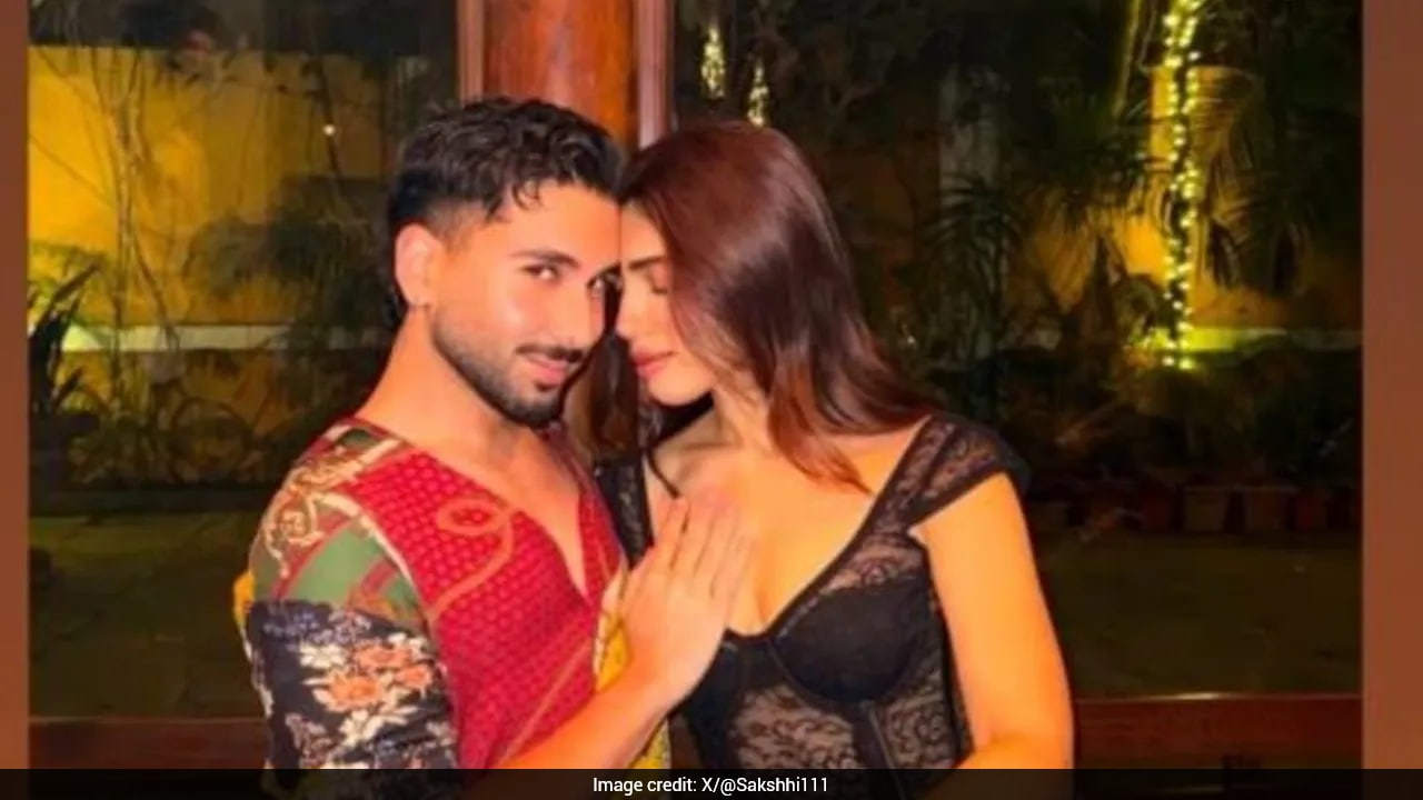 Bhumi Pednekar, Orry's Viral Pose And The Rs 25 Lakh 'Good Luck' Rumour
