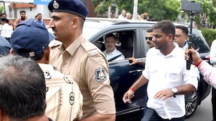 पूर्वांचल एक्सप्रेसवे पर बड़ा हादसा, राहुल गांधी के काफिले की गाड़ियां आपस में टकराईं