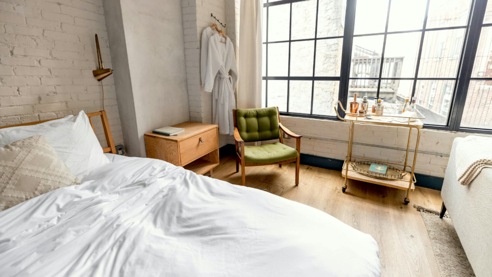Airbnb Host’s Strict House Rules Spark Online Debate