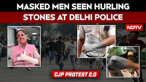 Delhi CJP Protest: Visuals Show Masked Individuals Throwing Stones At Police Amid Violent Clashes