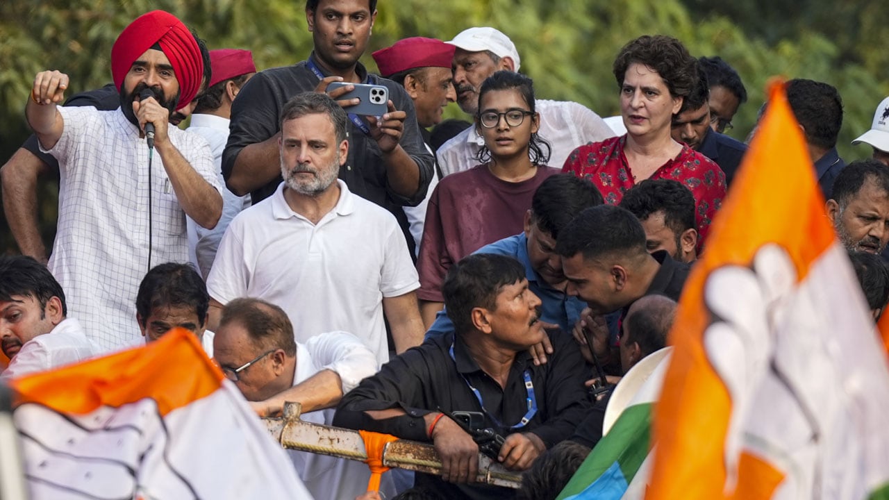 Rahul, Priyanka Gandhi's March To Supreme Court Stopped By Police