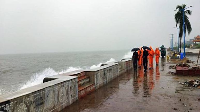 कल का मौसम : आ रहा चक्रवाती तूफान! 48 घंटे इन राज्यों के लिए भारी; IMD ने जारी किया मूसलाधार बारिश का अलर्ट