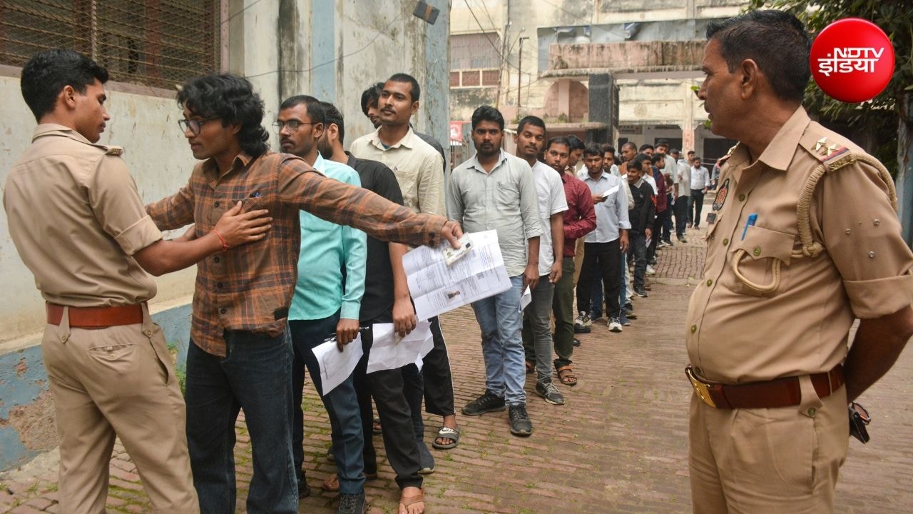 UP PET परीक्षा में सैनेटरी पैड लगाकर नकल करने पहुंचा अभ्यर्थी, अंदर मिला डिवाइस