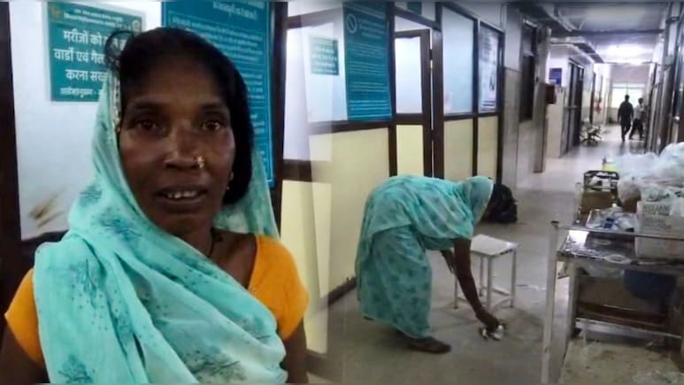 55 सफाईकर्मी, 8 लाख का भुगतान फिर भी मरीज के परिजन के हाथ में पोंछा ! दमोह जिला अस्पताल का वीडियो वायरल