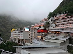 Vaishno Devi Shrine Decked Up As Thousands Begin Navratri Yatra