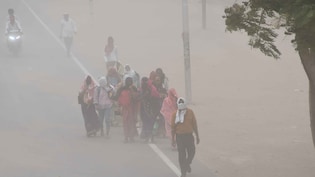 दिल्ली-NCR में दिन में छाया अंधेरा, धूल भरी आंधी ने बदला मौसम का मिजाज