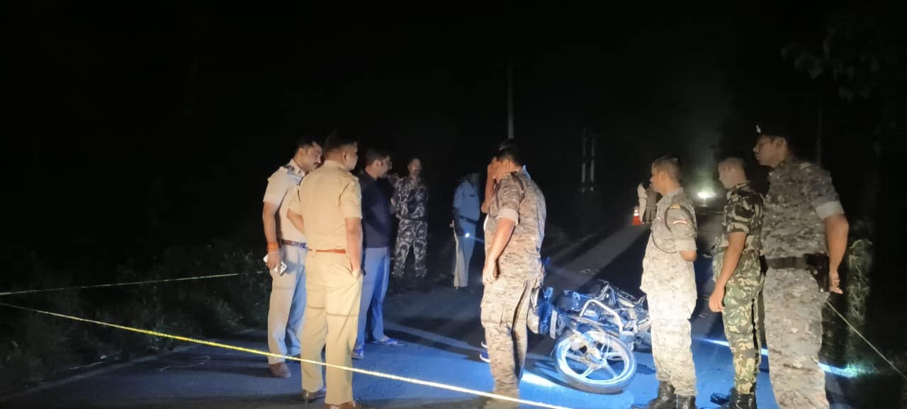 देर रात घटनास्थल पर पुलिस की मौजूदगी. देर रात घटनास्थल पर पुलिस की मौजूदगी.