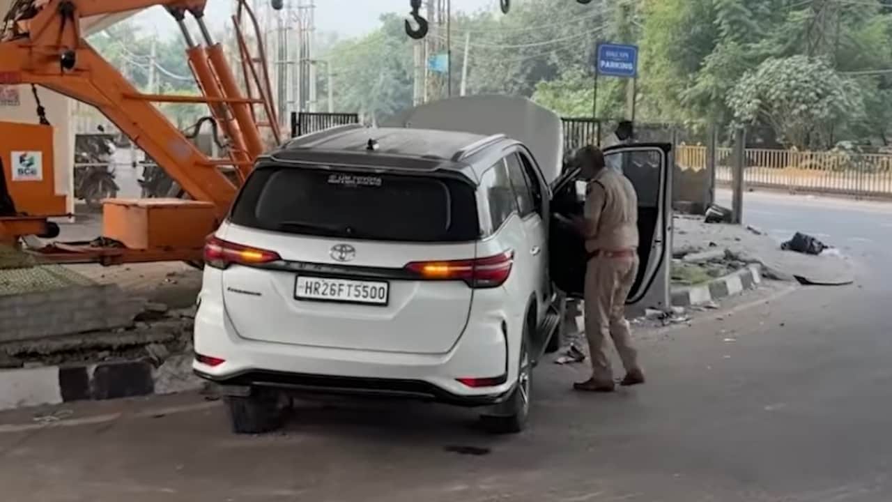 गुरुग्राम में रफ्तार का खौफनाक मंजर: फुटपाथ पर सो रहे दो बुजुर्गों को कुचलती हुई क्रेन से टकराई फॉर्च्यूनर