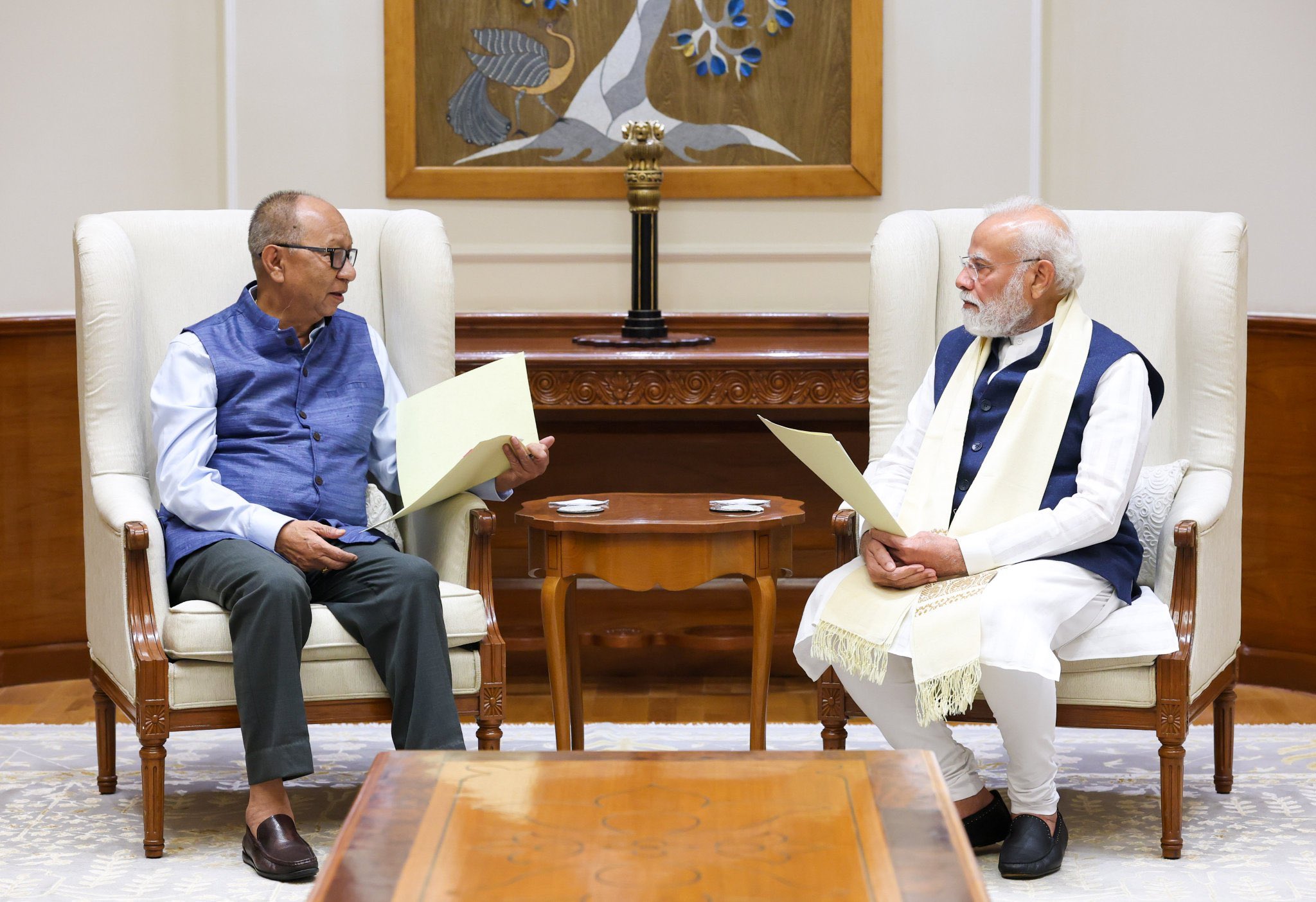 पीएम मोदी के साथ मणिपुर के सीएम युमनाम खेमचंद सिंह.