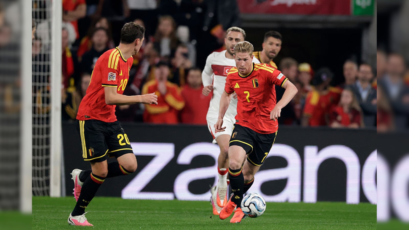 Kevin De Bruynes Brace Powers Belgium To 3-0 Win Over Turkey, France Held By Italy