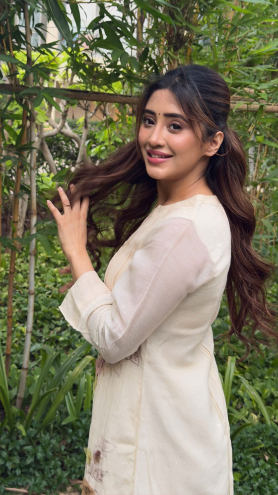 Shivangi Joshi Looks Elegant In A Soft Cream Outfit