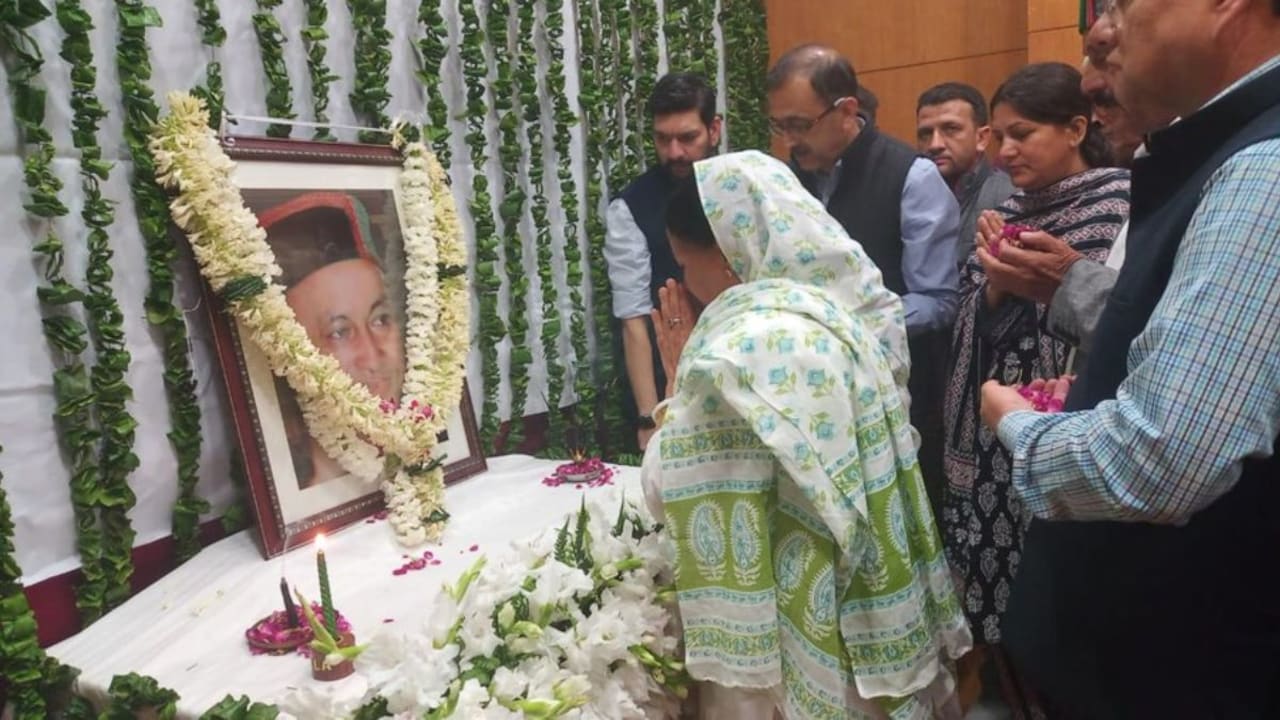 Virbhadra Singhs wife and ex-MP Pratibha Singh 