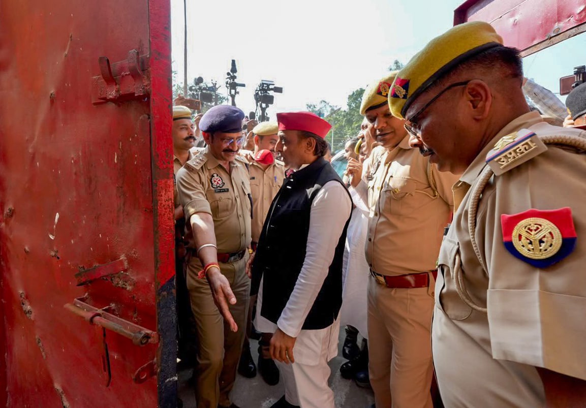 रामपुर जेल पहुंच अखिलेश यादव.