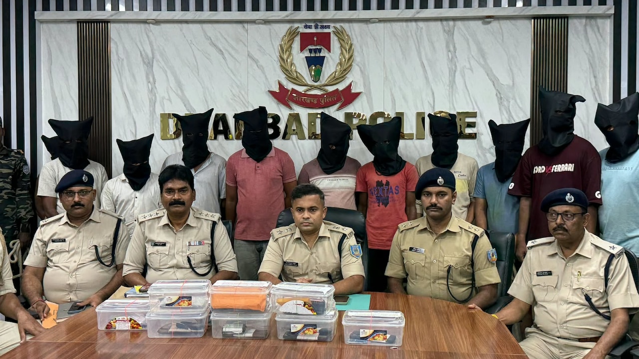 झारखंड में बड़ा साइबर रेड, 150 से ज्यादा पुलिसकर्मियों ने छापेमारी कर 11 अपराधियों को दबोचा