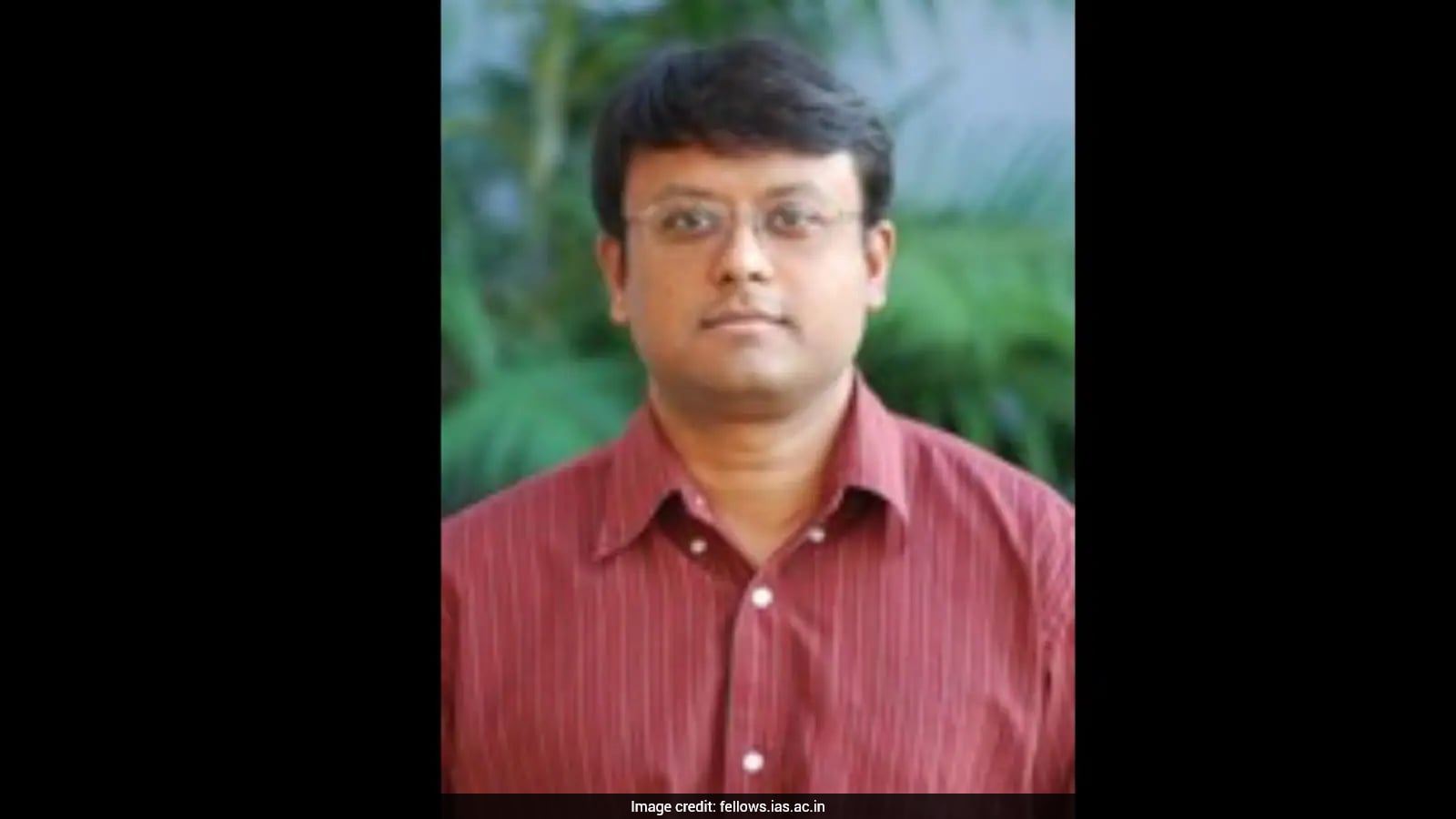 IISc professor builds tiny magnetic robots to target cancer