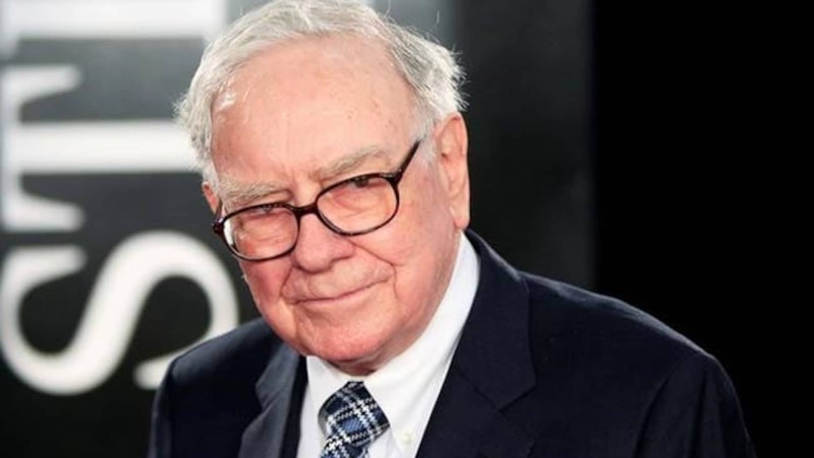 Warren Buffett Once Revealed He Hadn’t Drunk Water In 48 Years; Bill Ackman Shares His Unusual Diet
