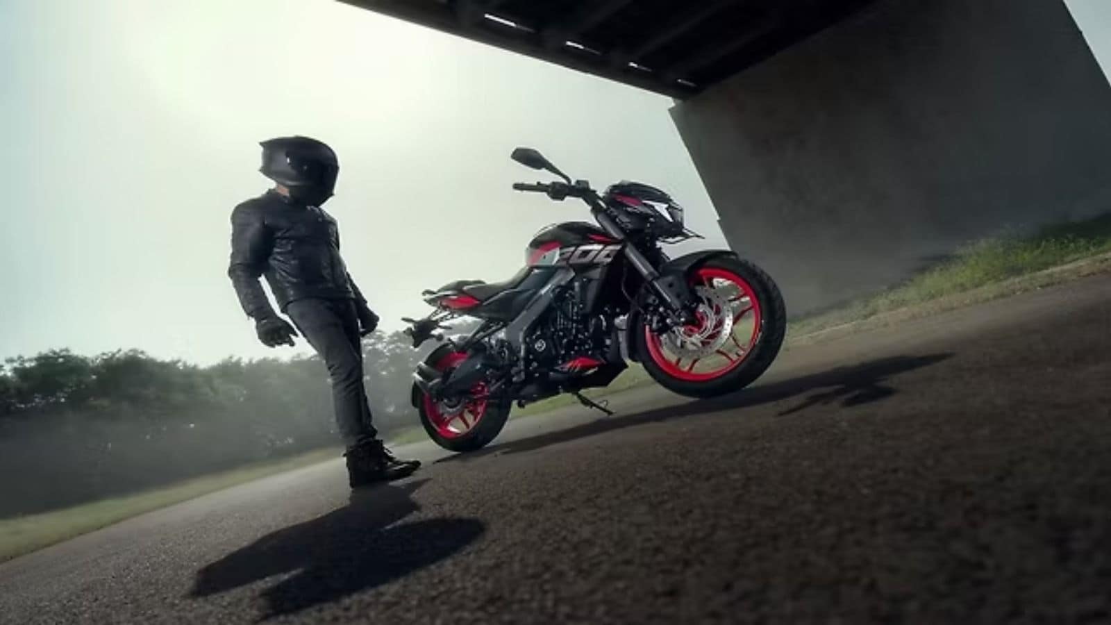 Bajaj Pulsar NS200 Updated with TFT Display, Ride Modes, and Traction Control