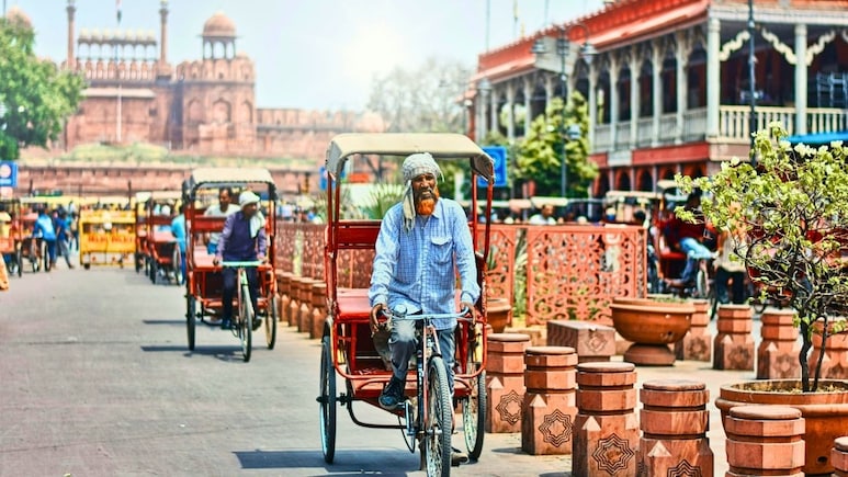 दिल्ली के बाजारों पर 4 संकट, 10 लाख लोगों की संभावित भीड़ से सहमे व्यवसाई, राहत के लिए ये 2 ऑप्शन