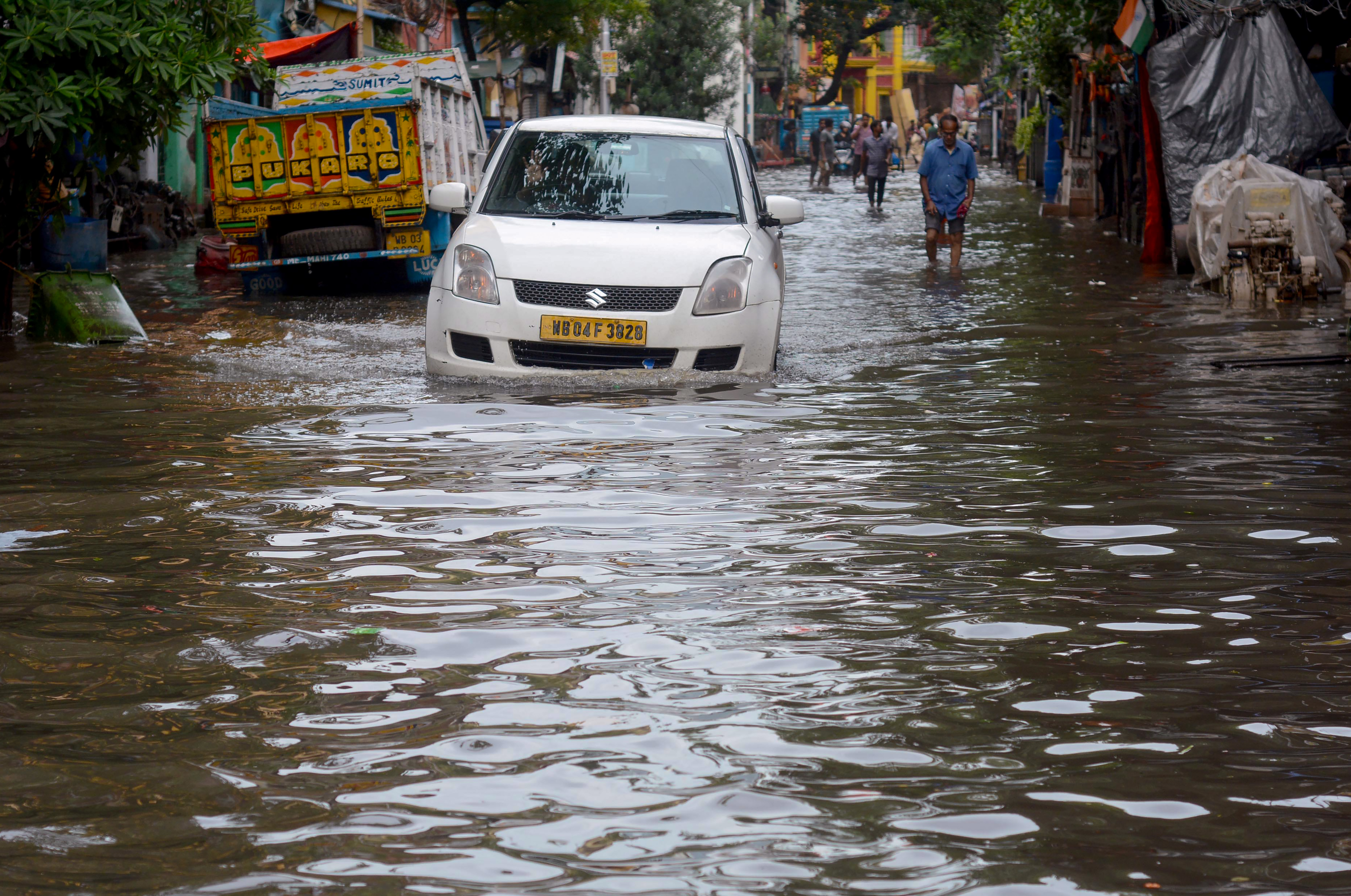 दिल्ली-यूपी से लौटता मॉनसून फिर कराएगा बारिश, पहाड़ों में आंधी-तूफान का अलर्ट, बिहार-बंगाल में भी बरसेंगे बादल