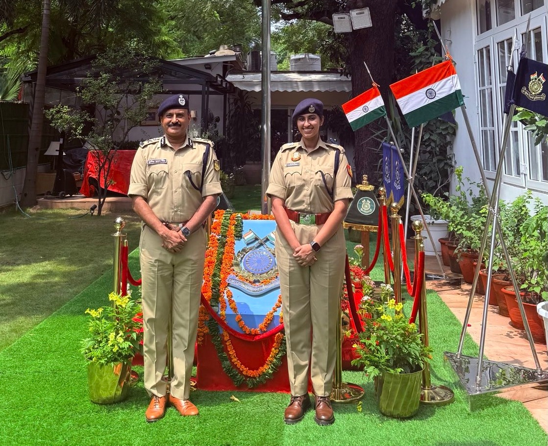IPS Aishwarya Singh Delhi Police ADCP Lady Singham video Viral During Protest IPS Aishwarya Singh Delhi Police ADCP Lady Singham video Viral During Protest