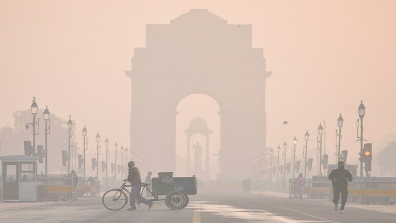 Air Pollution Alert: Delhi's AQI In Unhealthy Range As Mumbai Sees Temporary Relief