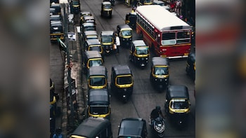 Mumbai Traffic Alert: Dumper Overturns Near Magathane Bridge, Traffic Diverted To Service Road