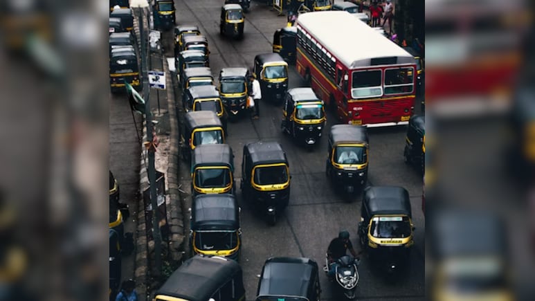 Mumbai Traffic Alert: Dumper Overturns Near Magathane Bridge, Traffic Diverted To Service Road