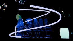 ASML Bottleneck: Why Supply Squeeze Is the Ultimate Bull Signal For Chip Capital Spending